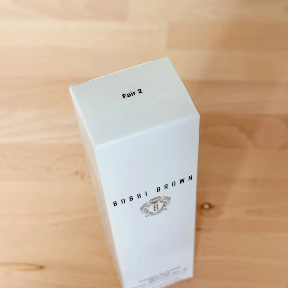 Bobbi Brown Hydrating Skin Tint SPF 15 in Color Fair 2